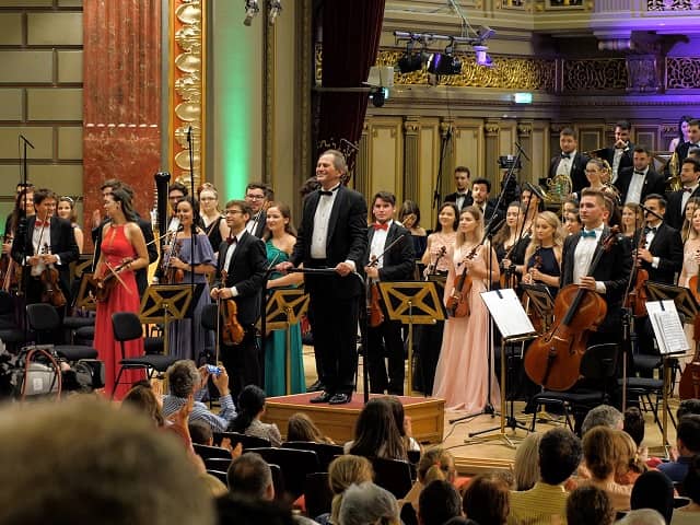 Румънския младежки оркестър изнася концерт