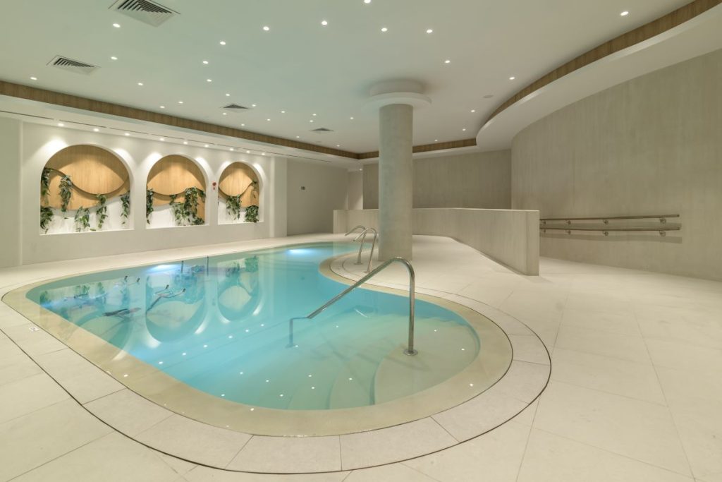 терапевтичния басейн ensana