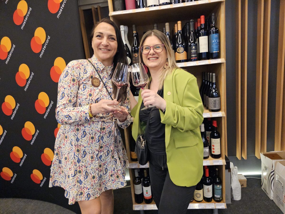 MyRo.Biz s aneliya vino scaled e1765898311930 MyRo.Biz s aneliya vino scaled e1765898311930